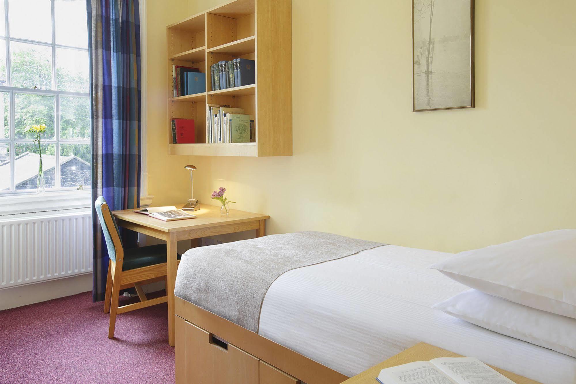 Trinity College - Campus Accommodation ดับลิน ภายนอก รูปภาพ